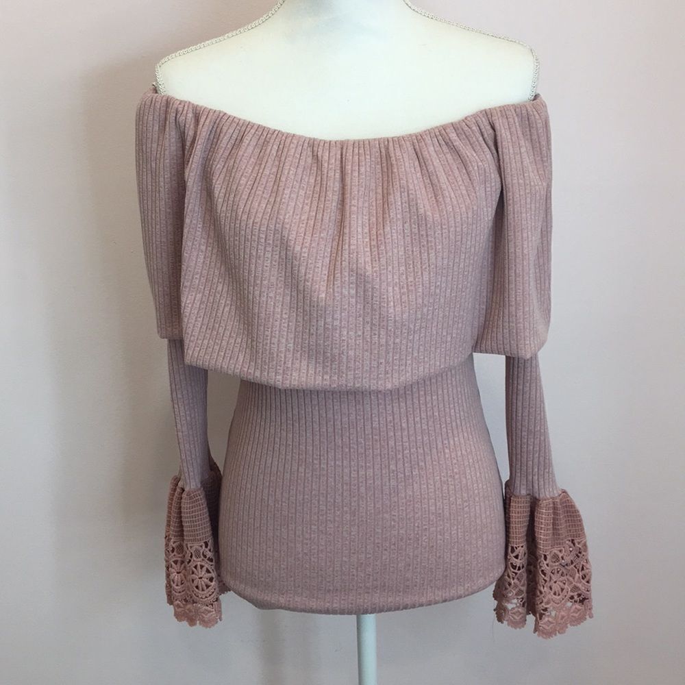 Off the Shoulder Lace Sleeve Detail Top Size Small
